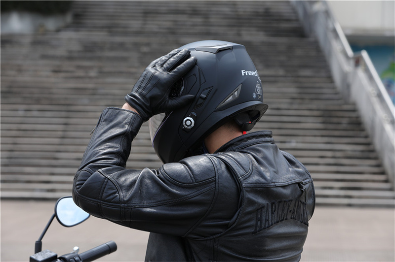 摩托車(chē)藍(lán)牙頭盔大小的選擇技巧